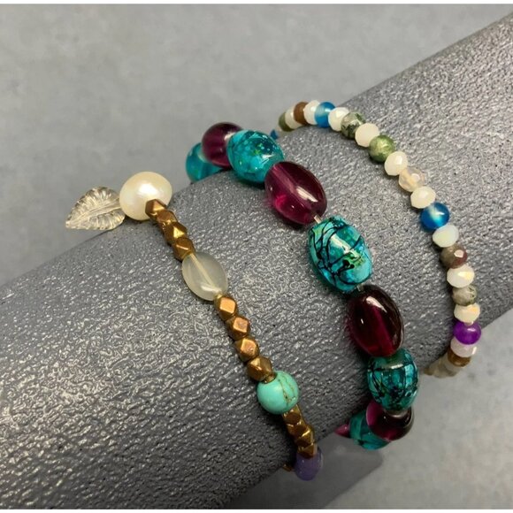 Beaded Stretch Bracelets Lot Of 3 Turquoise Purple Gold Pearl Leaf Charm Boho - Picture 1 of 3
